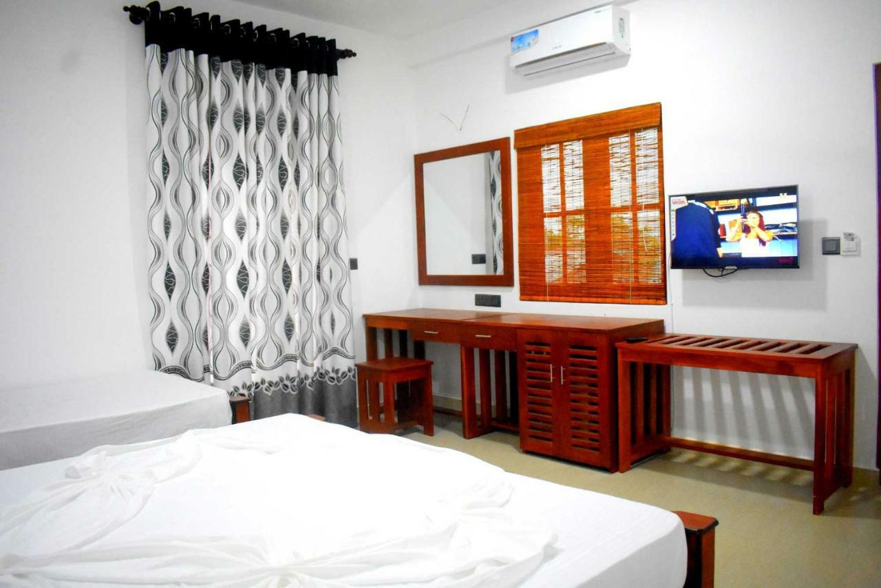 Blue Sky Hotel Yala Extérieur photo