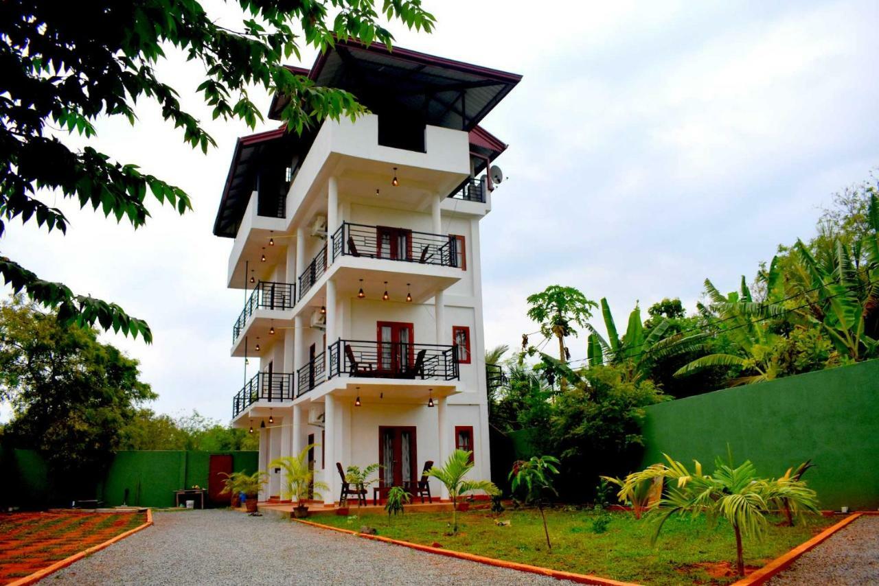 Blue Sky Hotel Yala Extérieur photo