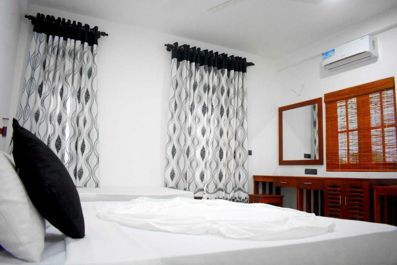 Blue Sky Hotel Yala Extérieur photo
