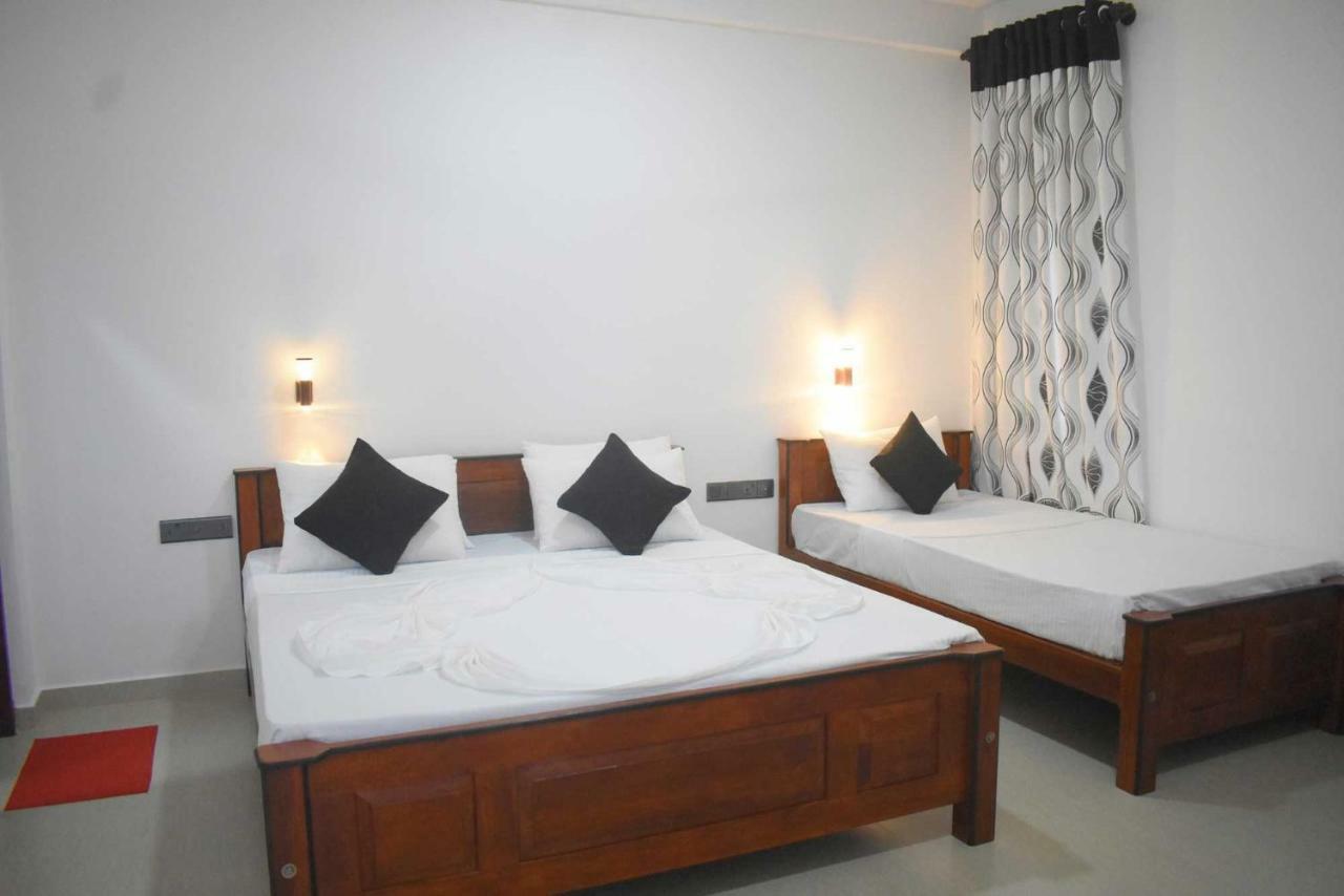Blue Sky Hotel Yala Extérieur photo