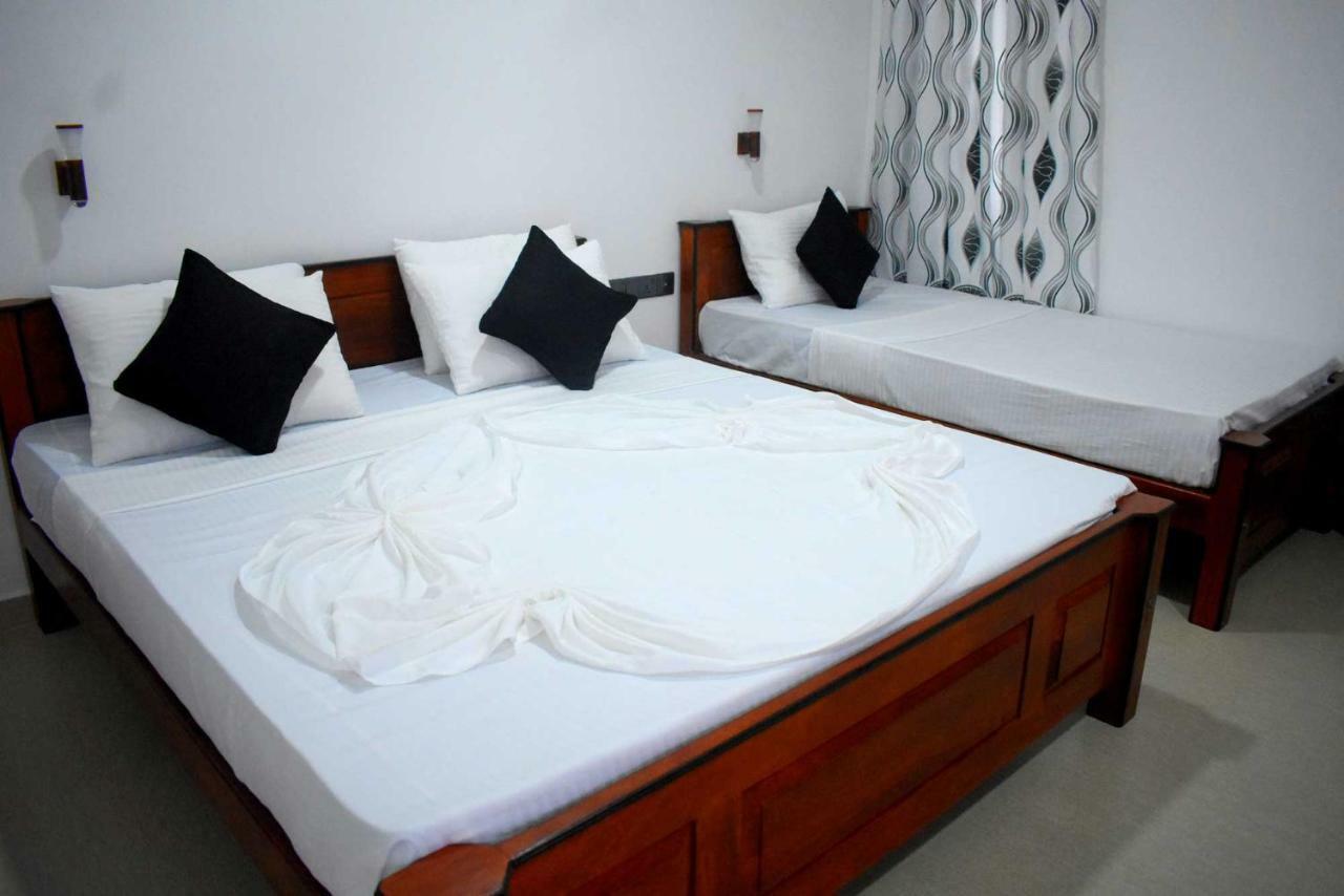 Blue Sky Hotel Yala Extérieur photo