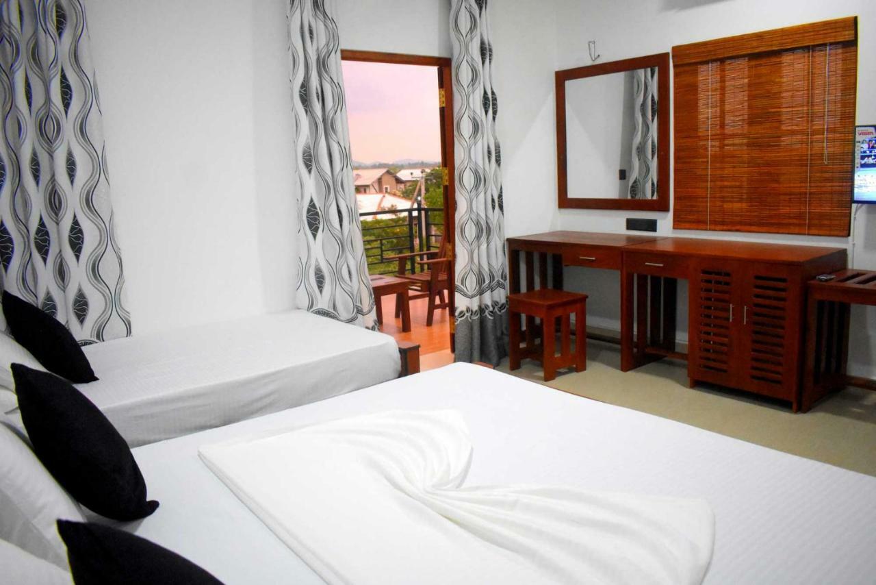 Blue Sky Hotel Yala Extérieur photo