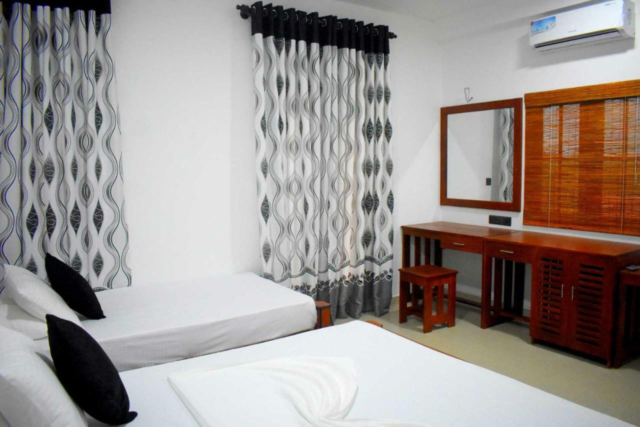 Blue Sky Hotel Yala Extérieur photo