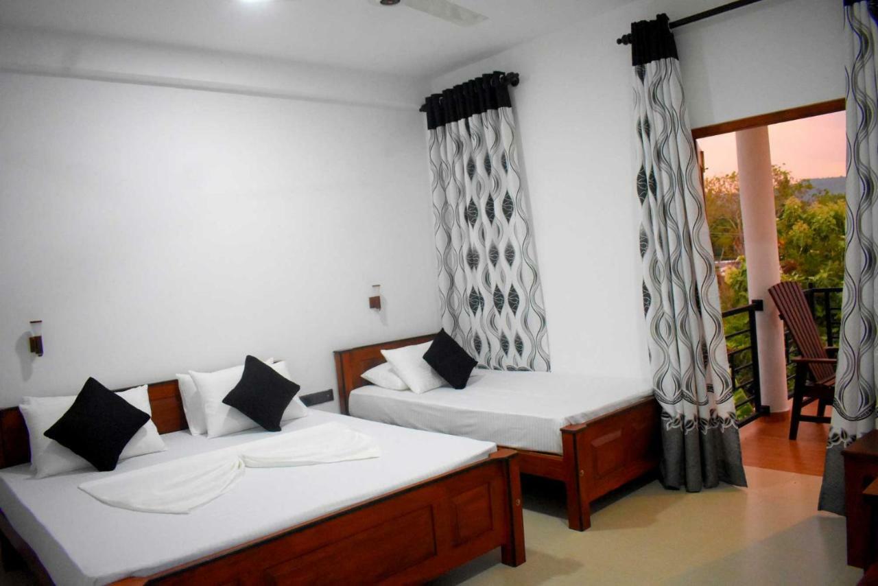 Blue Sky Hotel Yala Extérieur photo